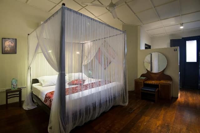 HOUSE TWO BEDROOMS