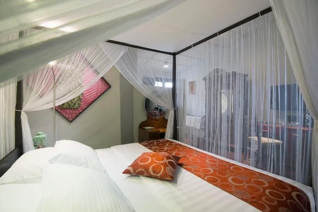 HOUSE TWO BEDROOMS