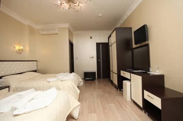 FAMILY ROOM CONNECTING ROOM