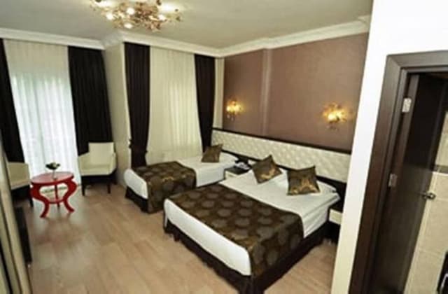 FAMILY ROOM CONNECTING ROOM