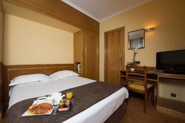 DOUBLE CONNECTING ROOM