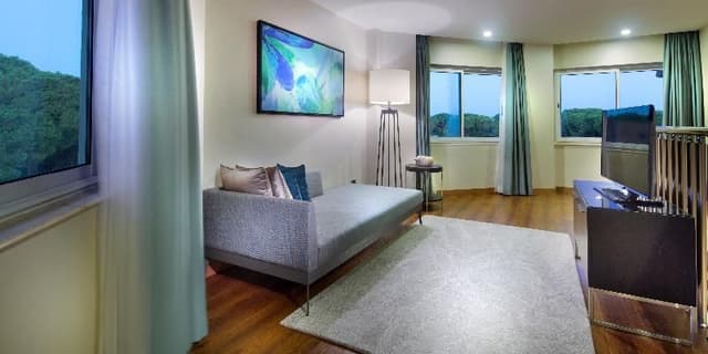 FAMILY ROOM DUPLEX