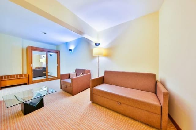 FAMILY ROOM LAND VIEW