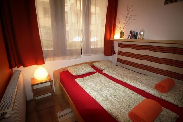 DOUBLE WITH SHARED BATHROOM