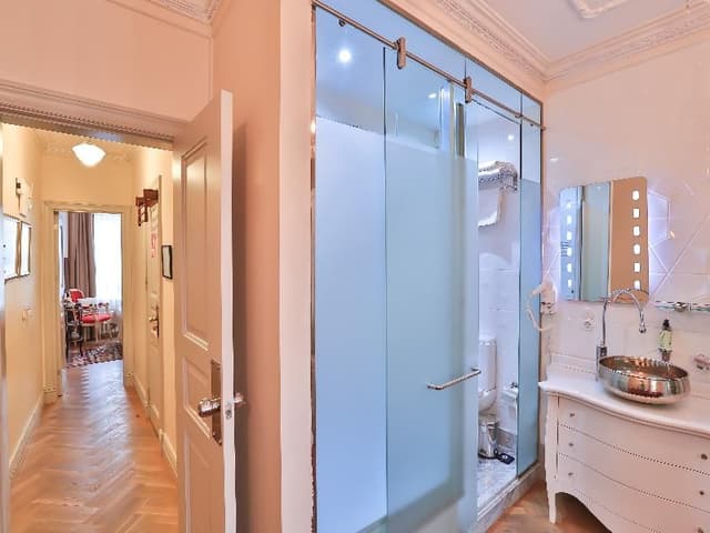 SUITE ONE BEDROOM
