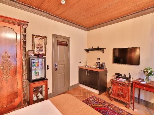 SUITE THREE BEDROOMS