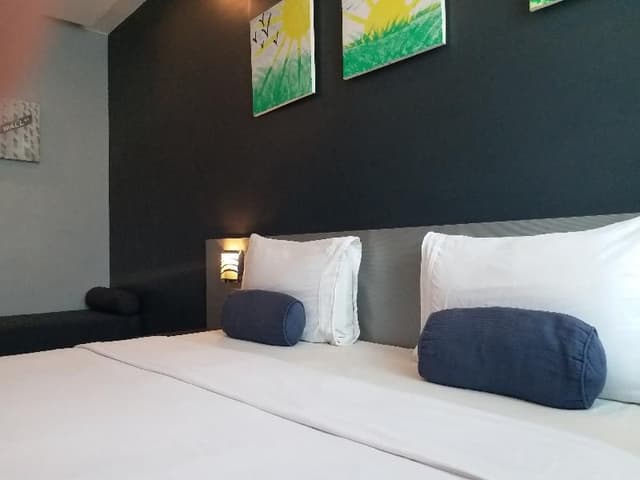 DOUBLE KING SIZE BED