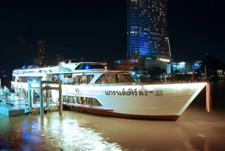 Grand Pearl Dinner Cruise