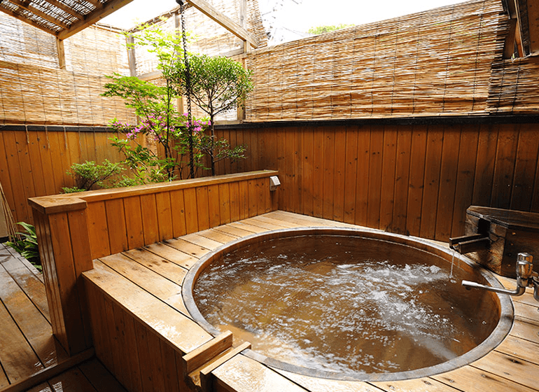 บริการนวดและแช่ออนเซ็นที่ สุขสบาย ออนเซน แอนด์ สปา ในกรุงเทพฯ