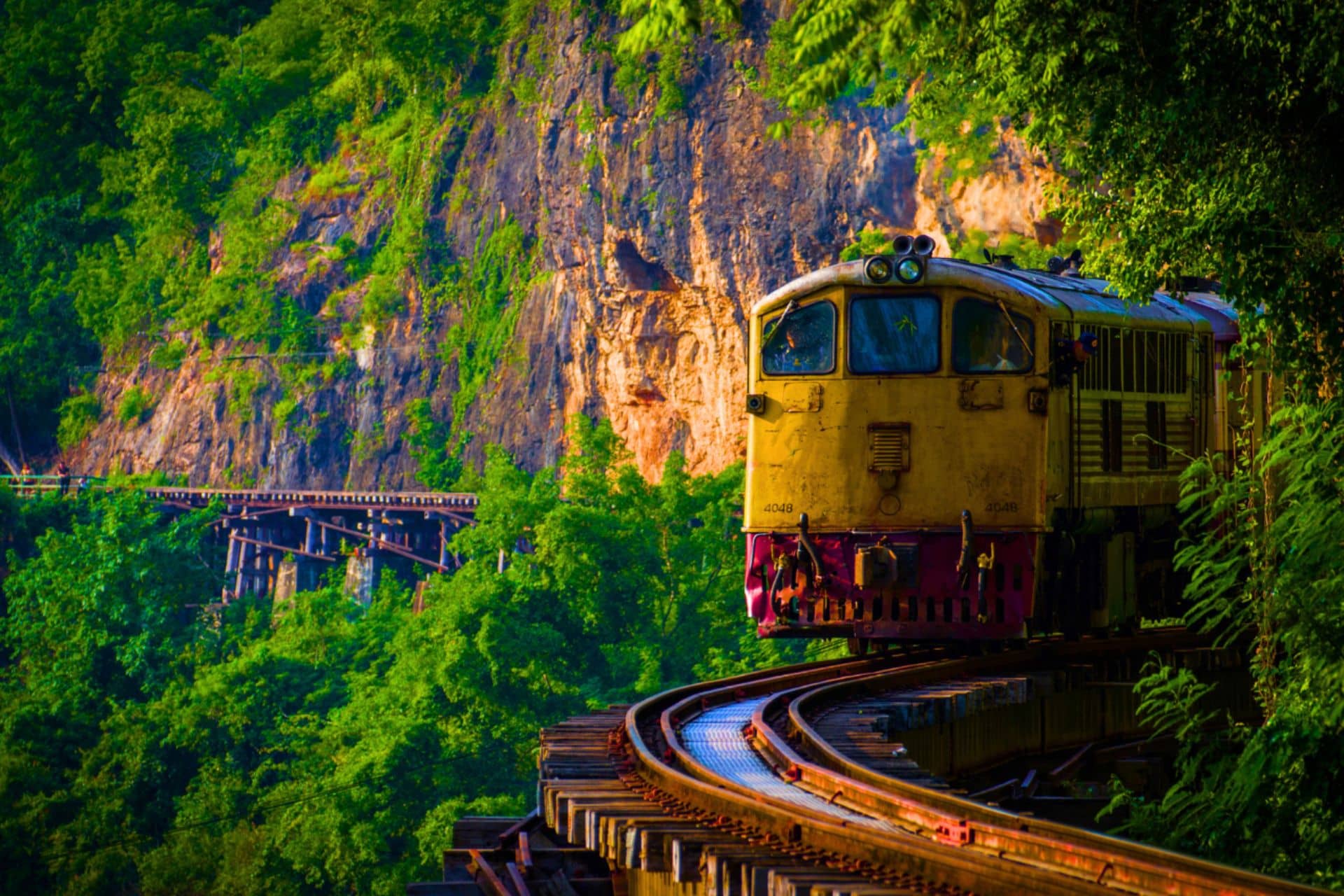 ทัวร์จากกรุงเทพฯ: เส้นทางรถไฟสายมรณะและช่องเขาขาด พร้อมอาหารกลางวัน ทริปเที่ยว และเดย์ทริป