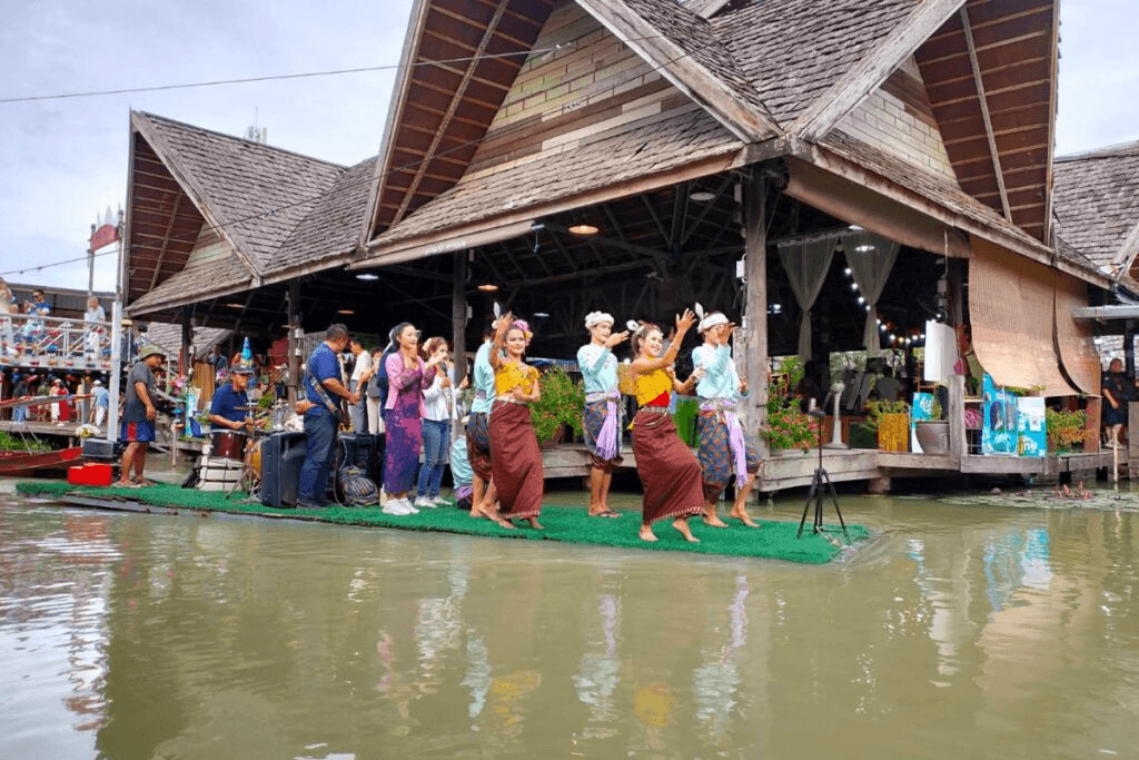 Pattaya Floating Market Ticket for Foreigner1
