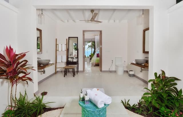 Deluxe Beach Villa with Pool