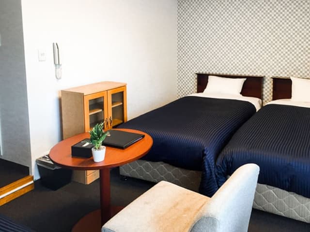 Triple Room, Smoking
