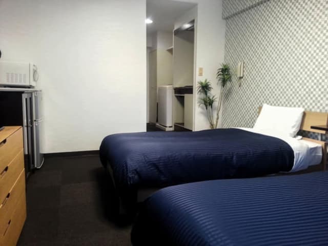 Twin Room, Smoking
