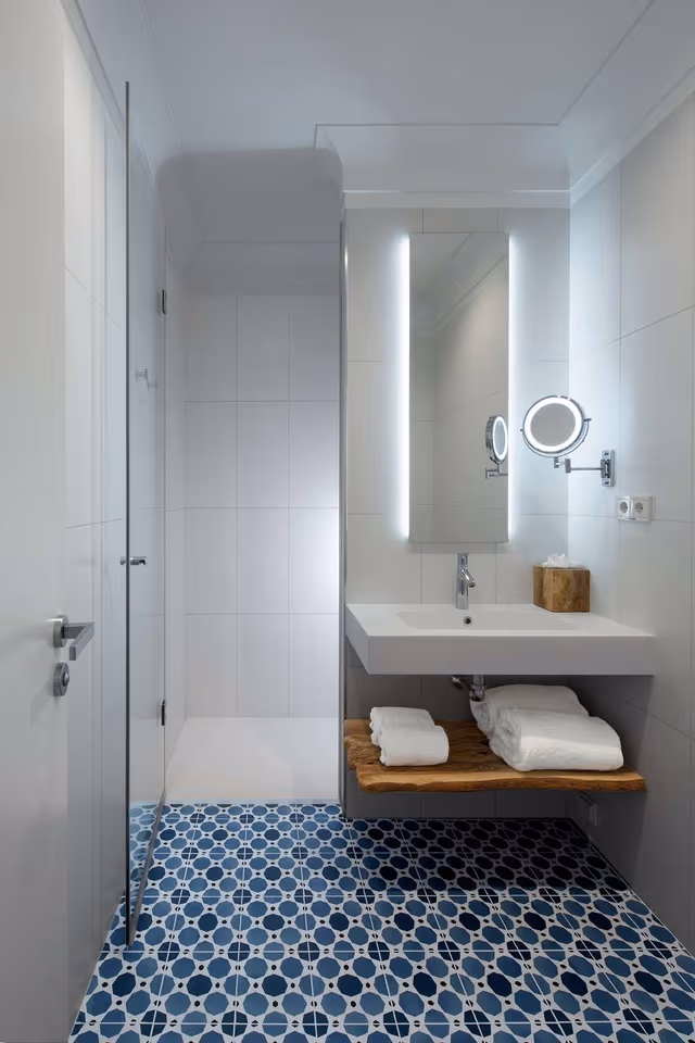 KING SUPERIOR ROOM