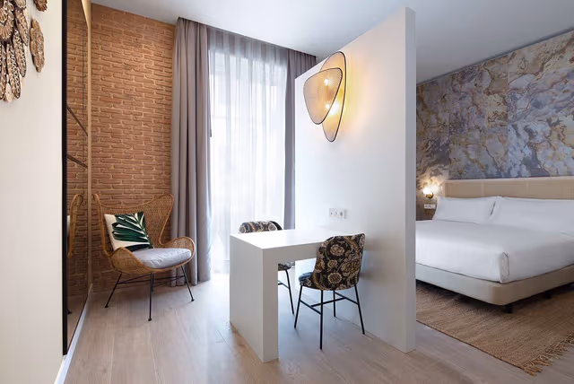 KING SUPERIOR ROOM