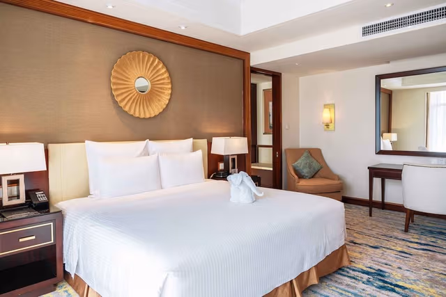 Deluxe Suite, 1 King Bed, Balcony, Sea View