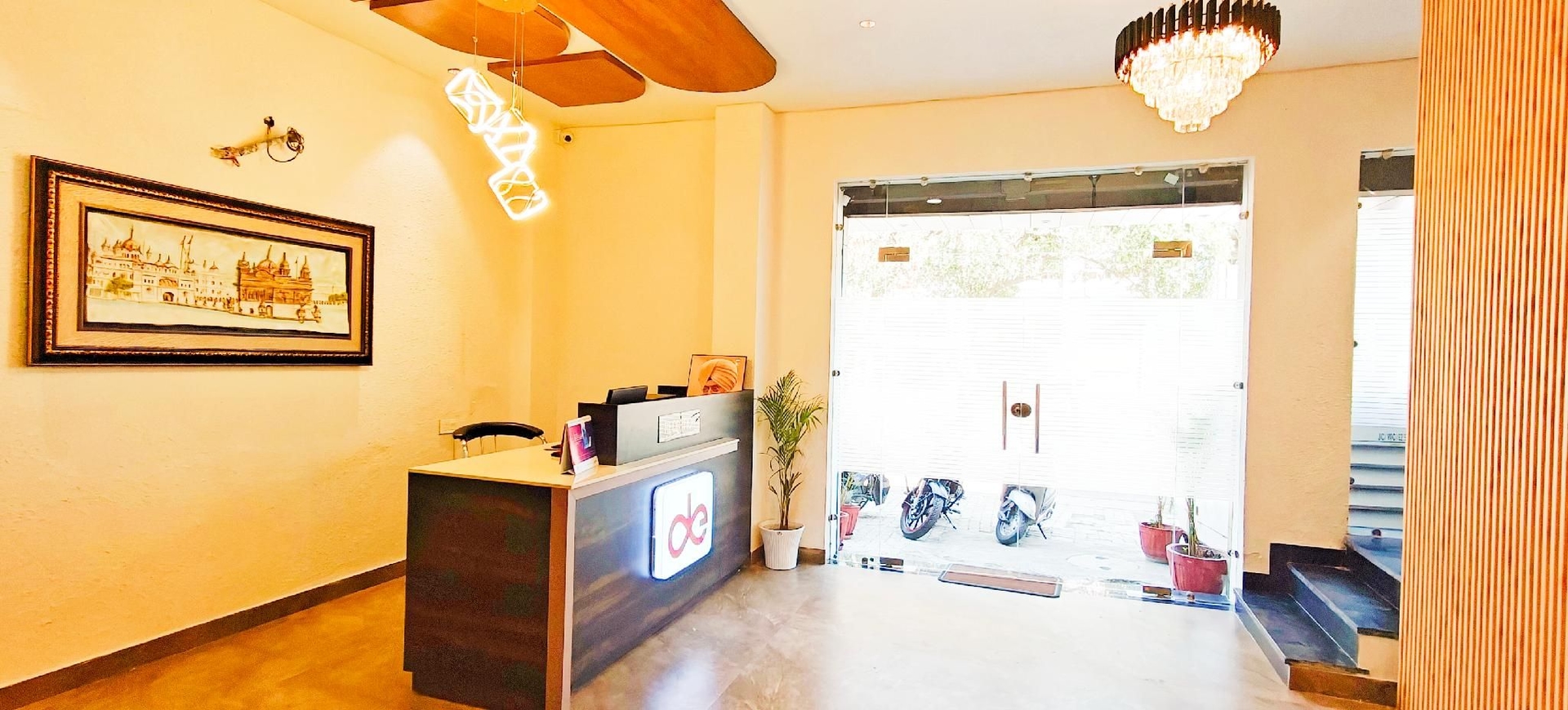 Hotel Divine Inn3