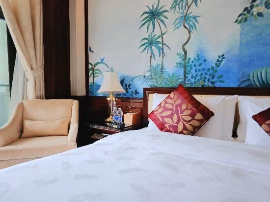 Deluxe Suite with Lake View