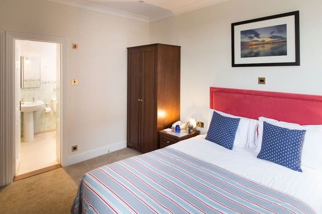 Double Room, 1 King Bed