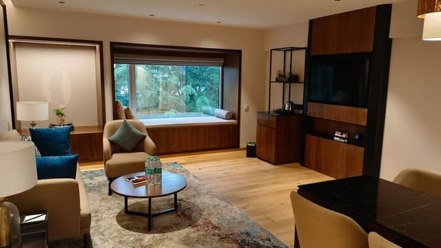 Luxury Suite, 1 King Bed, Non Smoking