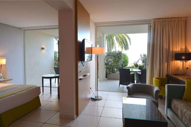 Suite, Sea View