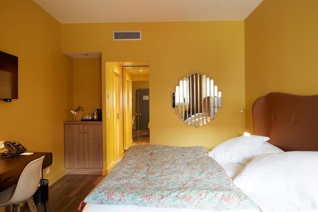 Superior Room, 1 King Bed, Courtyard View (Twin bed on request)