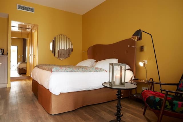 Superior Room, 1 King Bed, Courtyard View (Twin bed on request)