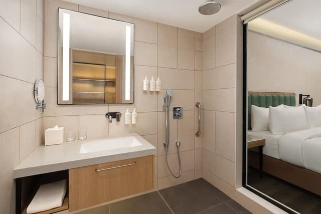 King accessible room
