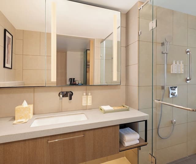 Twin guest room city view