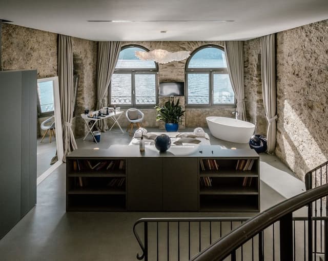 Royal Suite, Lake View