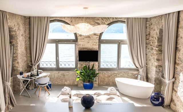 Royal Suite, Lake View
