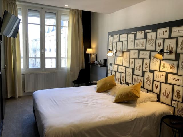 Double Room, Bathtub