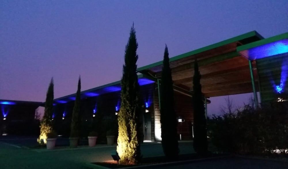 Bio Motel0