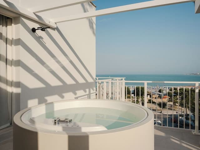 Panoramic Room