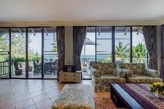 FAMILY ROOM TWO BEDS