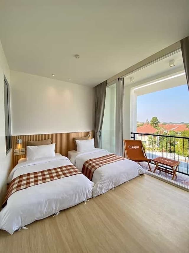 Deluxe Twin Bed