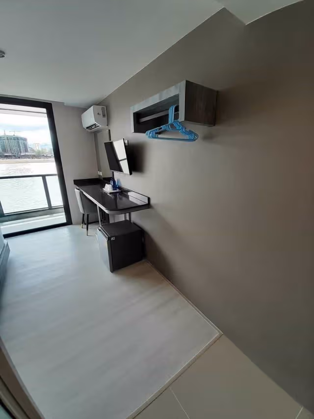 River View King Bed
