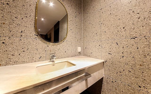 Signature Royal Suite Family Twin