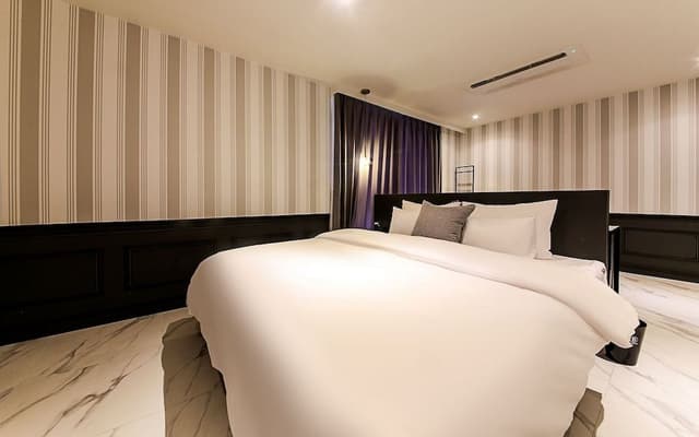 Deluxe Room, City View (Premium, High floor)