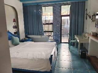 DOUBLE SUPERIOR QUEEN BED