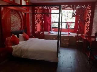 DOUBLE SUPERIOR QUEEN BED