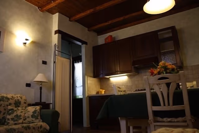 Traditional Apartment, Valley View