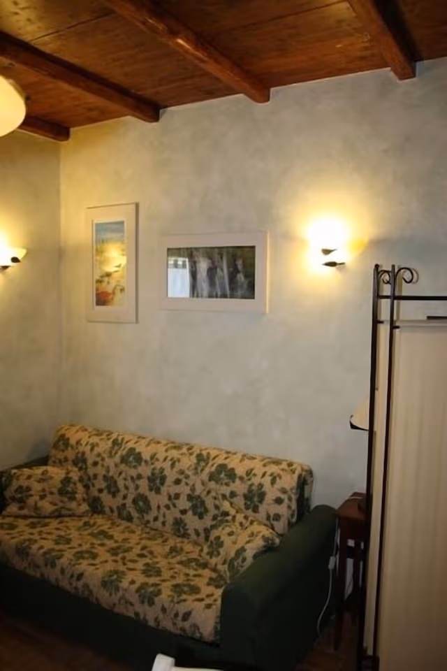Traditional Apartment, Valley View