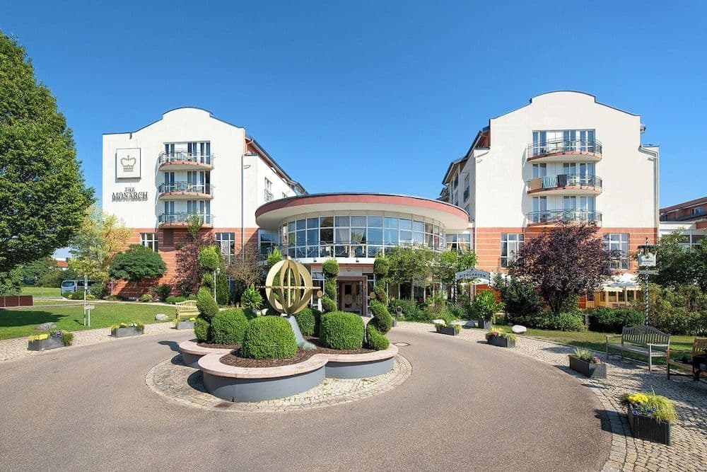 The Monarch Hotel Bad Gogging The Monarch Hotel Bad Gogging