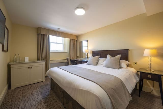 Standard Double Room, Partial Sea View