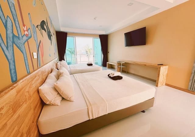Seaview Beach Club with Bathtub