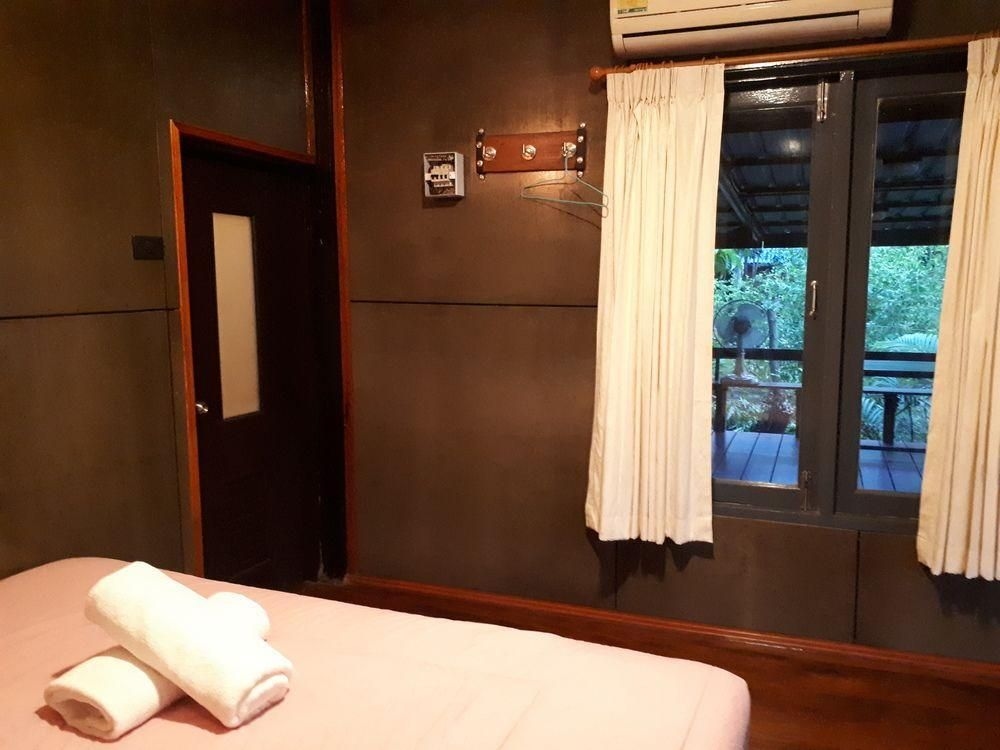 บ้านสวนกำนัน มนตรี (Baansuankamnun Montree)2