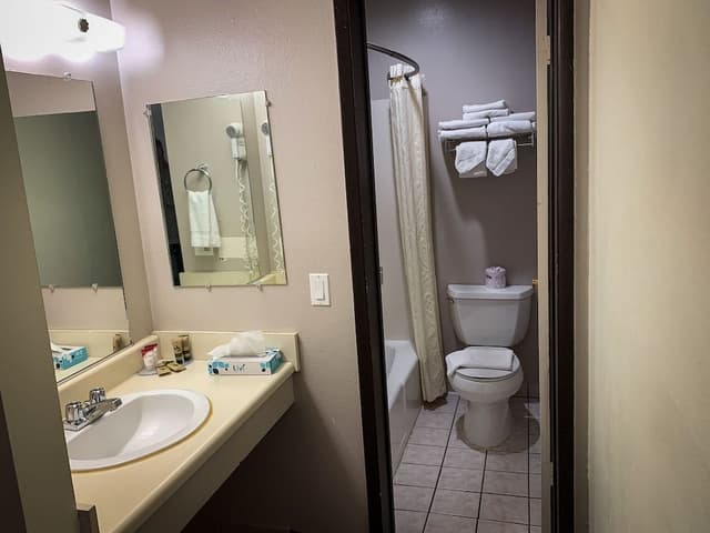 Comfort Room, 1 King Bed