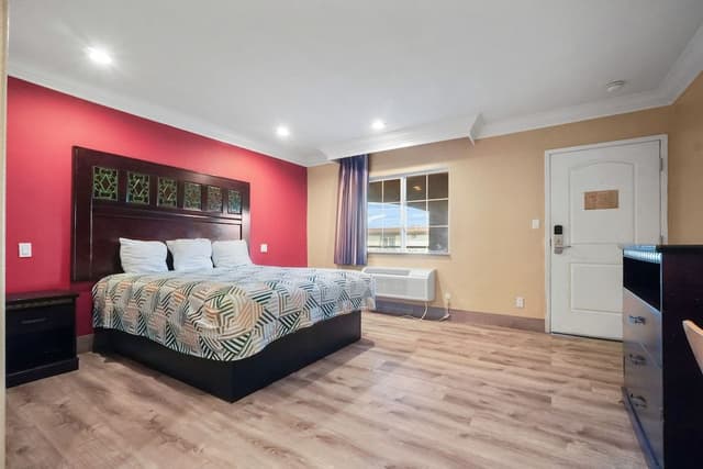 Standard Room, 1 King Bed, Non Smoking